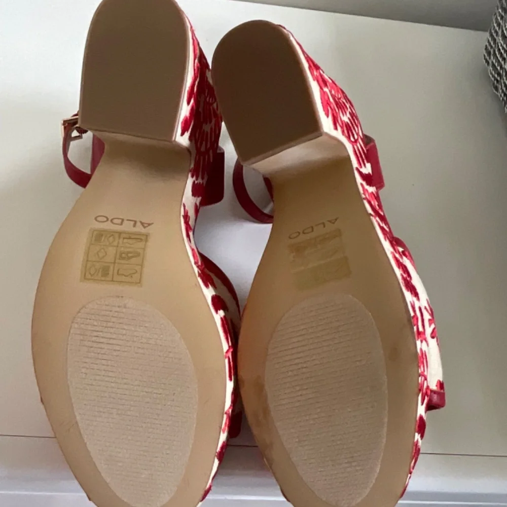 Red and Cream Embroidered Women's Sandals - Picture 2 of 5